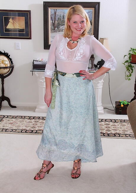 Sultry mature Lynn Miller reveals big hooters and hairy pussy 